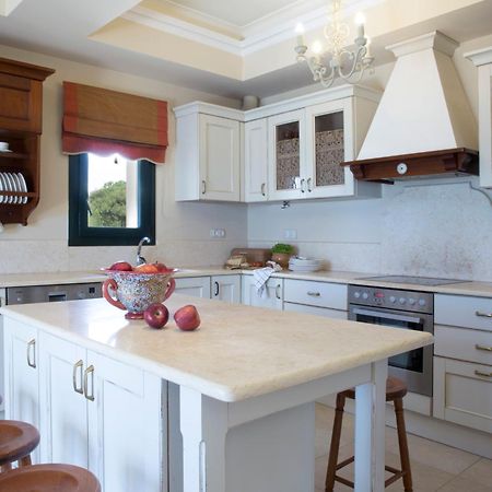 Avra Private Suites Lászi Kültér fotó