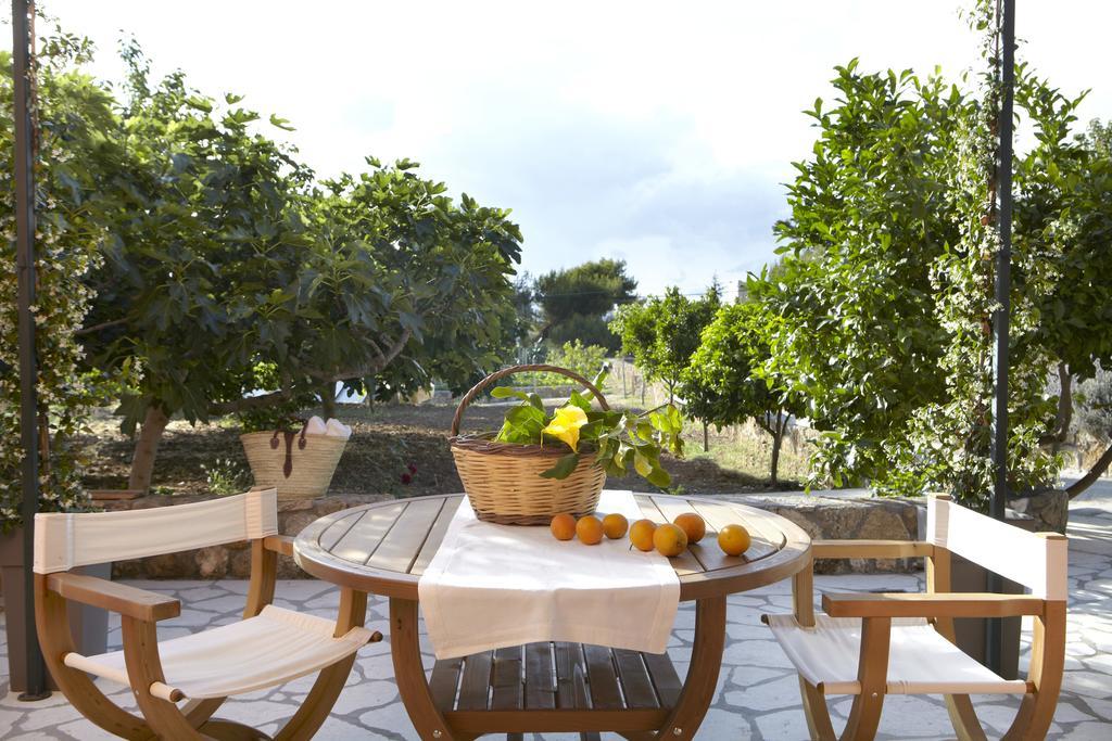 Avra Private Suites Lászi Kültér fotó