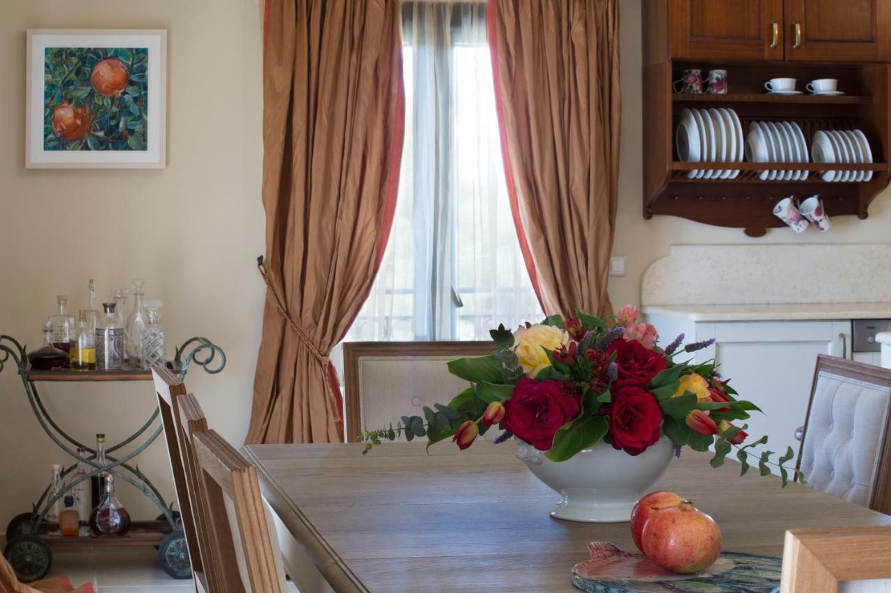 Avra Private Suites Lászi Kültér fotó